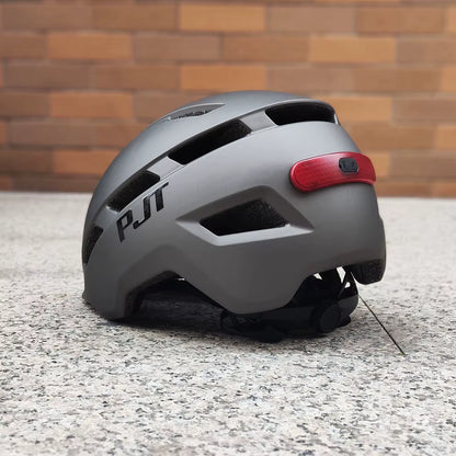 PJT Fahrradhelm mit wiederaufladbarem Rücklicht