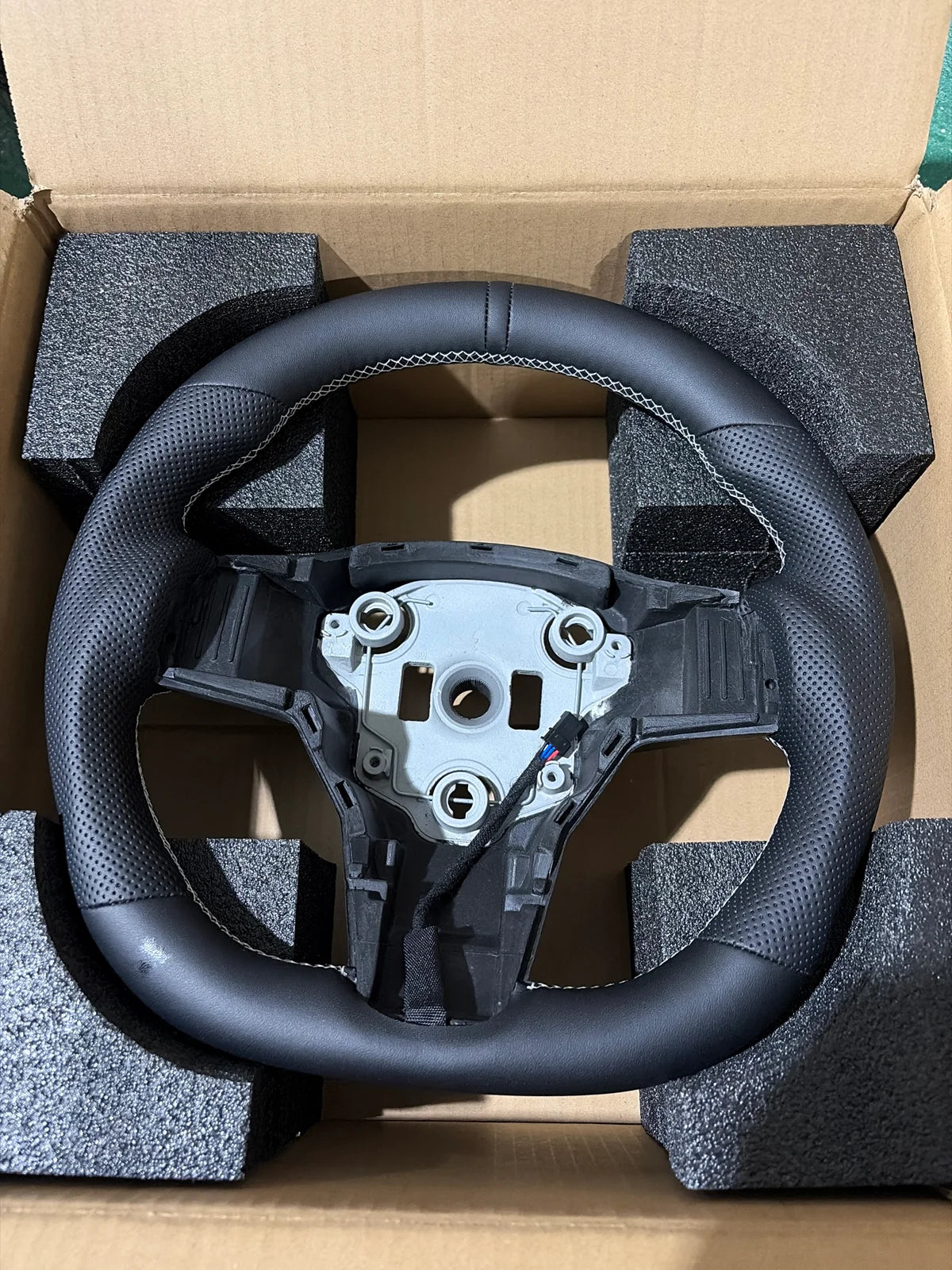 Volant sport en cuir chauffant pour Tesla Model 3 / Model Y