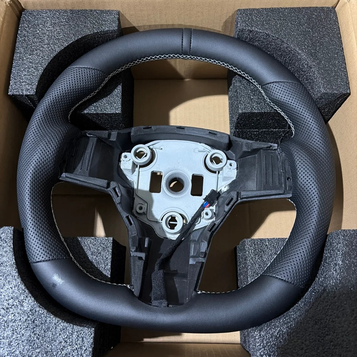 Volant sport en cuir chauffant pour Tesla Model 3 / Model Y