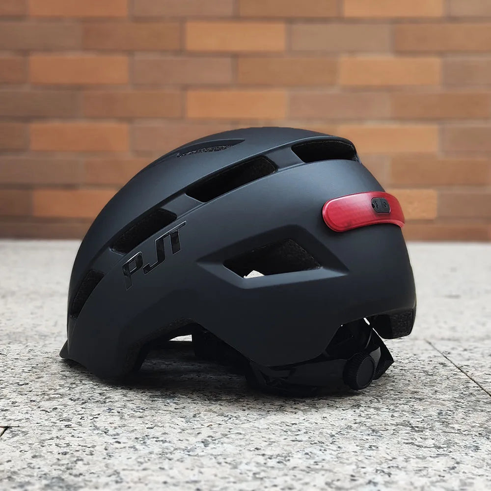 PJT Fahrradhelm mit wiederaufladbarem Rücklicht